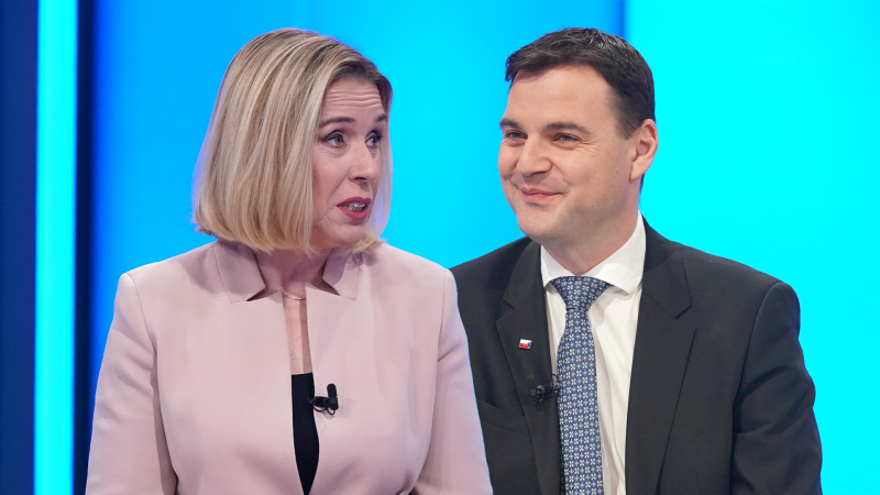 Nerudová: Macinka má jen Pavlovi koupit letenku. Sorry jako, soudružko, reagoval ministr