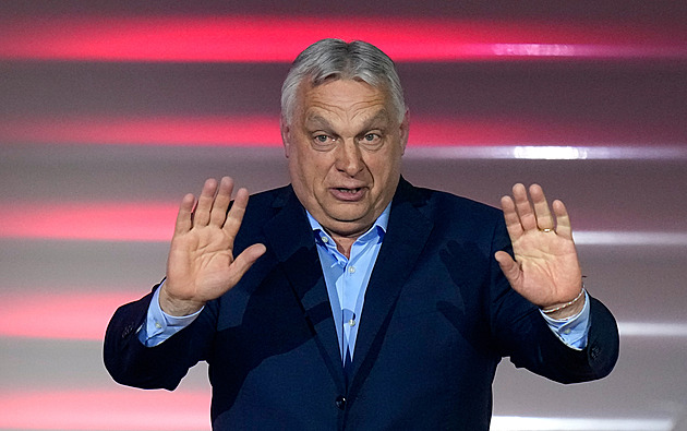 Konec „továrny na lži“. Orbánovo mediální impérium se po volbách hroutí