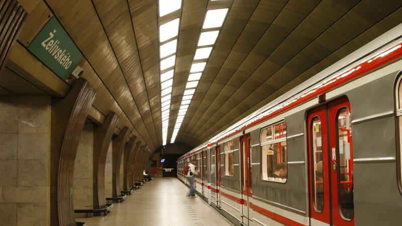 Metro A zastavila technická závada. Mezi Želivského a Náměstím Míru nejelo celé hodiny