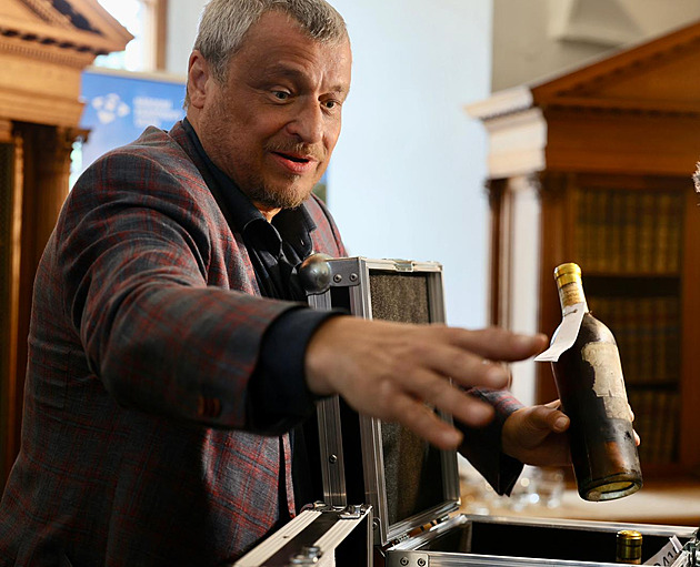 Tekutý poklad je znovu kompletní. Osm lahví se vrátilo z francouzského vinařství