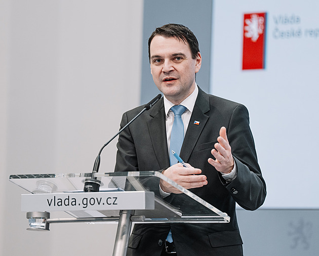 Šílená rozhodnutí Lipavského ohrožují Česká centra, tvrdí ministr Macinka