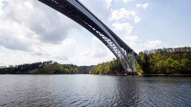 Střední a jižní Čechy se dopravně propojí. Zjednoduší se cesty z Prahy do Tábora nebo na Orlík