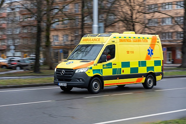 Záchranáři zasahovali na svatbě na Děčínsku, hosté se otrávili kanabinoidy
