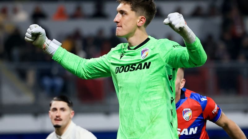 MS ve fotbale ON-LINE: Brankář Plzně je nejvyšší, podivný zápas českého soupeře