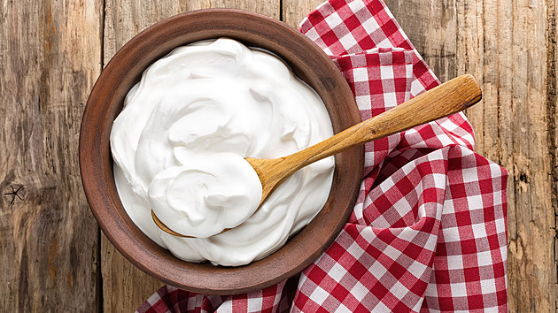 Dvě ingredience a pár hodin. Zkuste domácí jogurt, je výborný při hubnutí